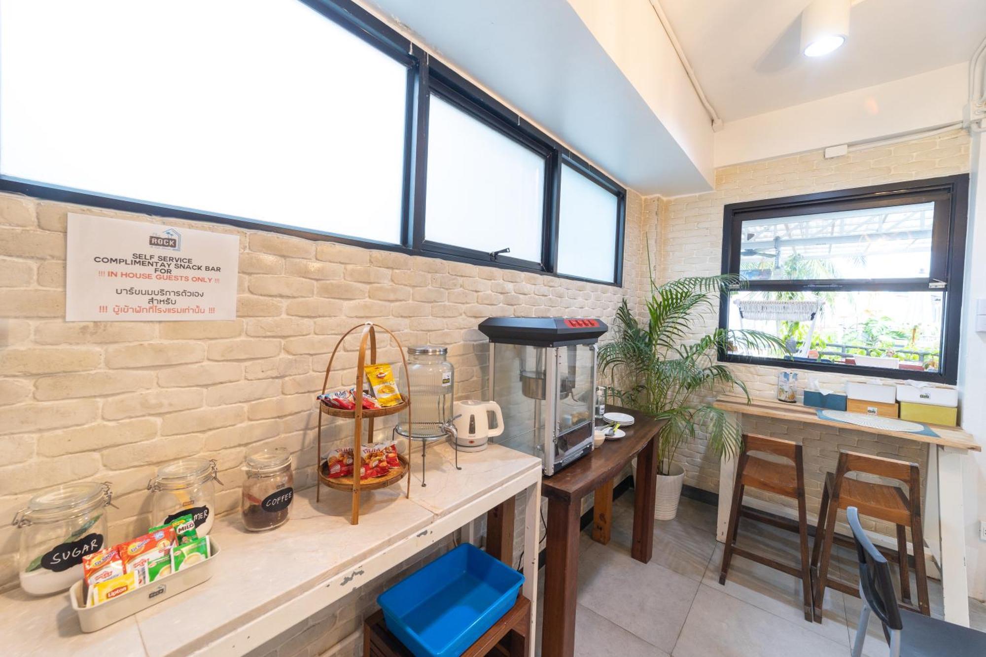 The Rock Samui Poshtel Lamai Beach Exterior photo